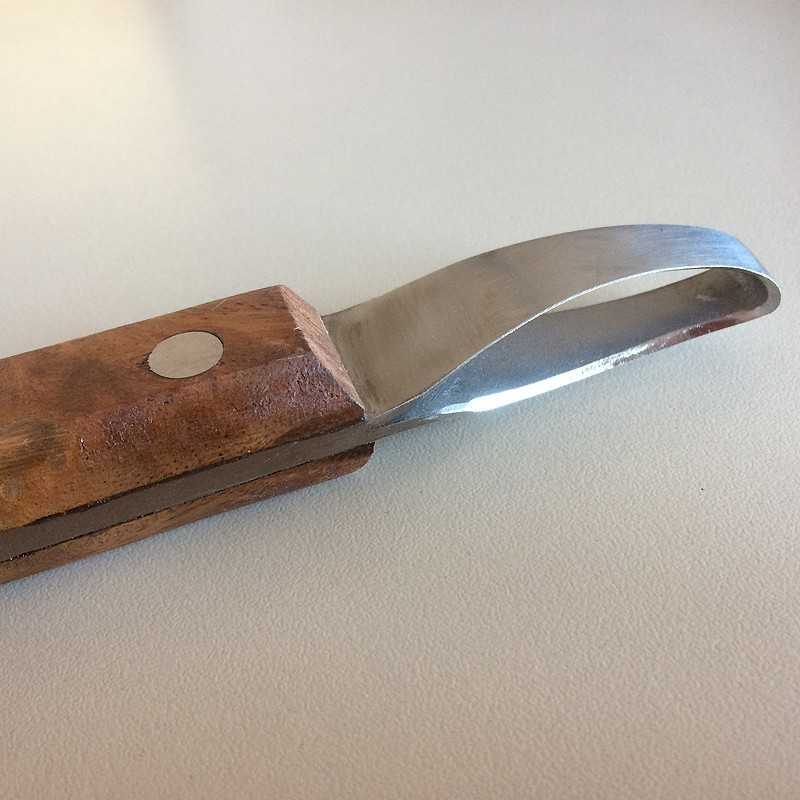 legra-economica-corte-oval-con-mango-de-madera (1)